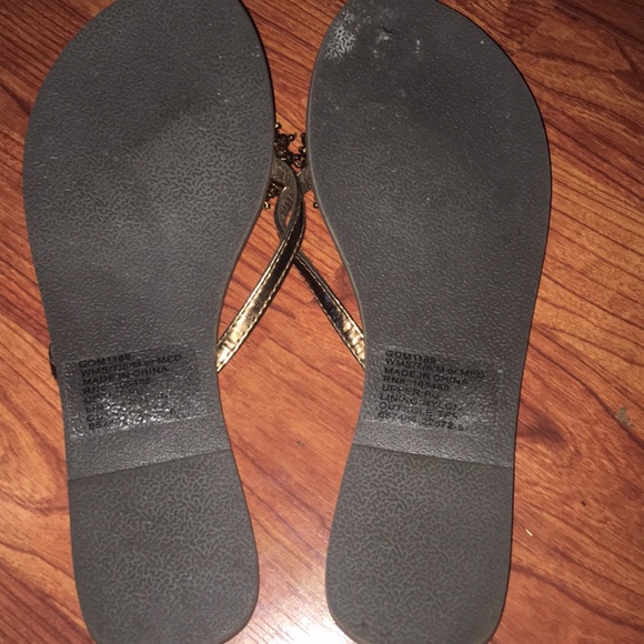 Apt 9 Bronze Brown Thong Sandals - Picture 5 of 6